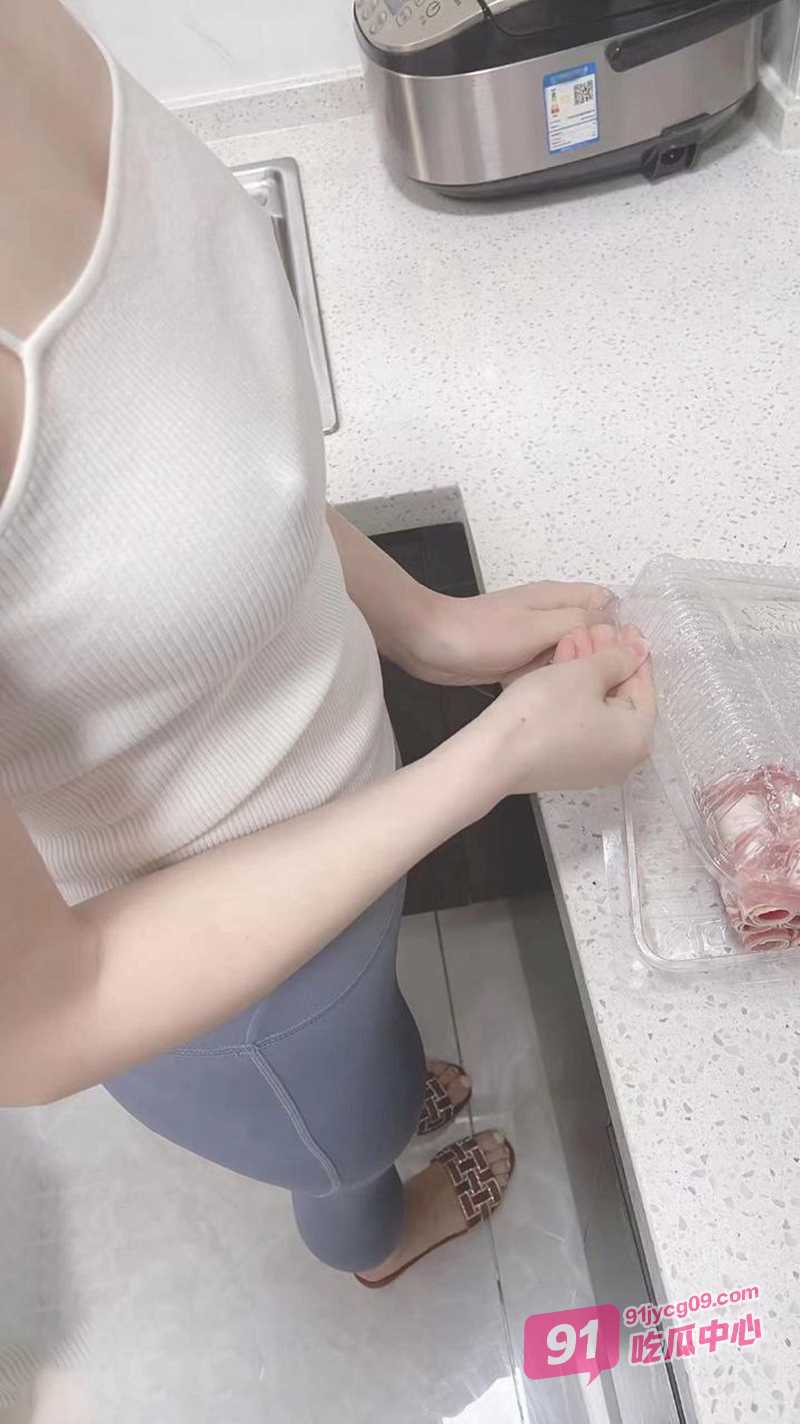 乱伦嫂子!把嫂子伺候高潮后 却发现嫂子变态的另一面! 配图3