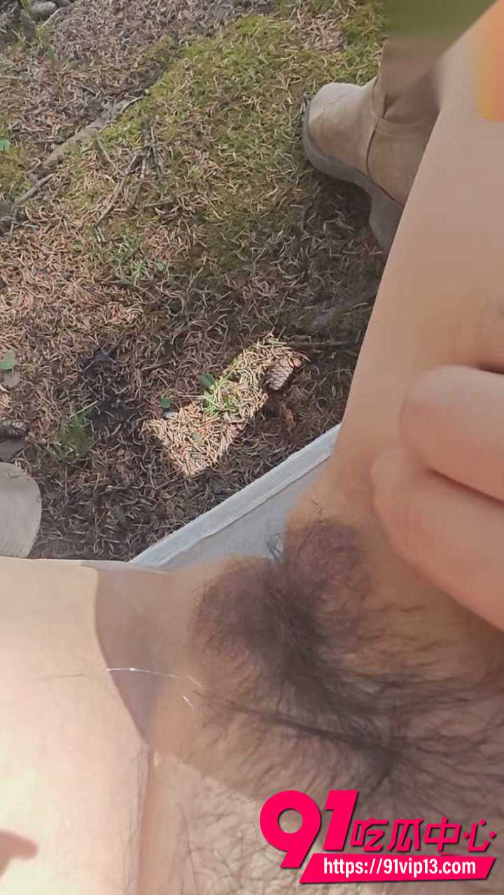 户外公园大胆手指自慰6