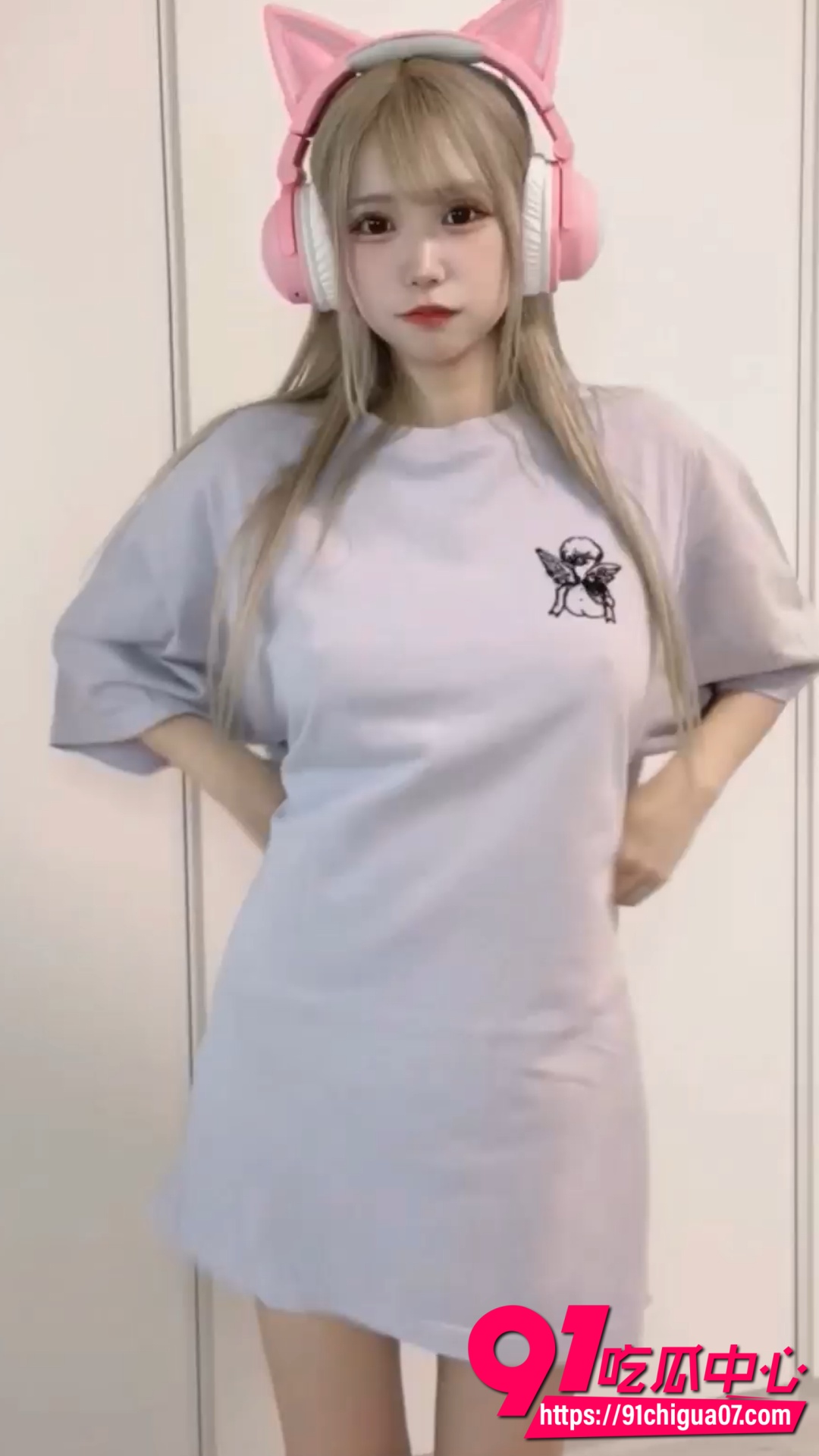 猫耳耳机萌妹热舞脱衣3