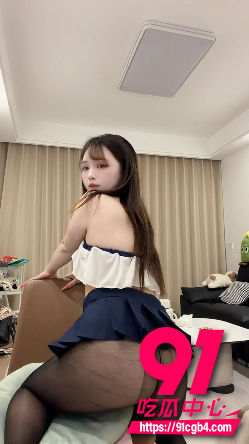 快手小网红 王木木 粉丝群福利黑丝制服 背对镜头真空翘臀美乳抖奶私拍诱惑全纪录5