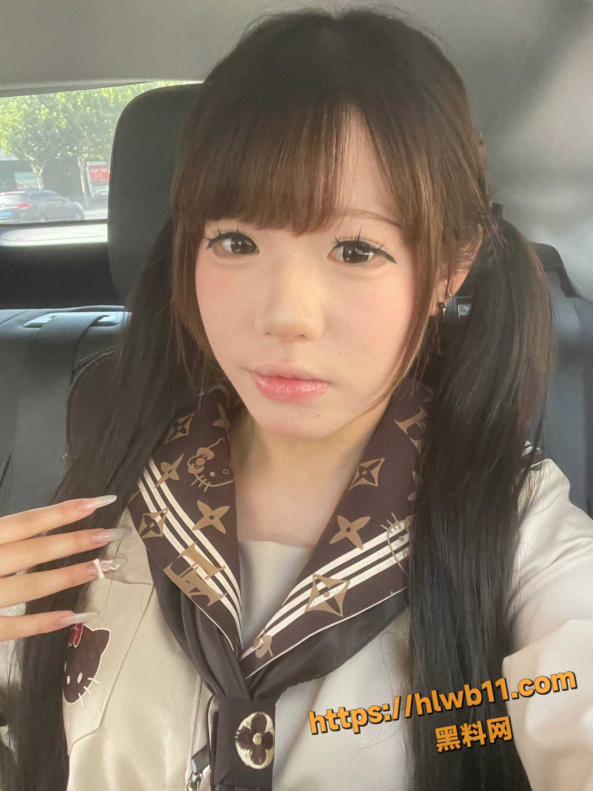 广州中山大学 李佳薇 小穴剃了毛就是白虎非常粉嫩无套后入爆操清纯可爱的脸蛋极为淫荡！