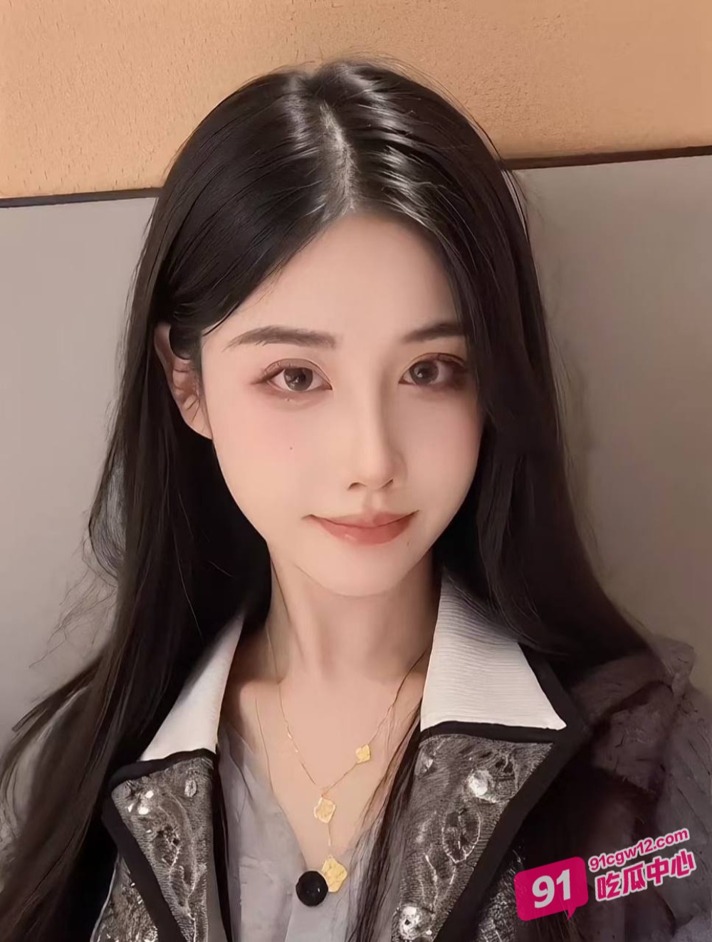 金融圈女白领 张佳佳 性奴母狗有受虐倾向掐脖子满脸红晕 完美露脸！ 配图2
