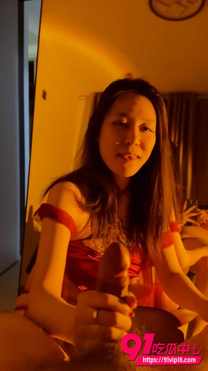 上海海事大学物流工程学院物流管理班花严诗晴 红色情趣内衣取悦前男友私密视频流出！