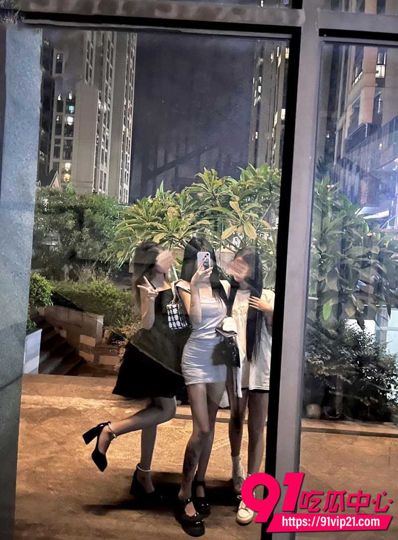 海角大神我的离婚姐姐原创 姐姐闺蜜被成功拿下 不得不年轻人的身材就是嫩！