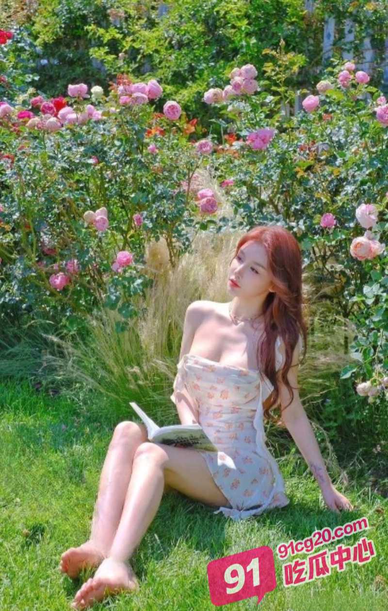 抖音网红总在你背后TK真面目揭露 多人运动3P调教 果然网红只是卖得贵的鸡！ 配图2