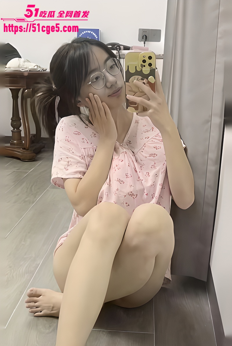 巨乳眼镜妹线上自慰私拍 6 巨乳眼镜妹线上自慰私拍 6
