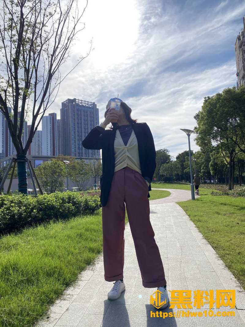 极品少妇 各种场景露出自拍 肥美翘臀主动骑乘榨精