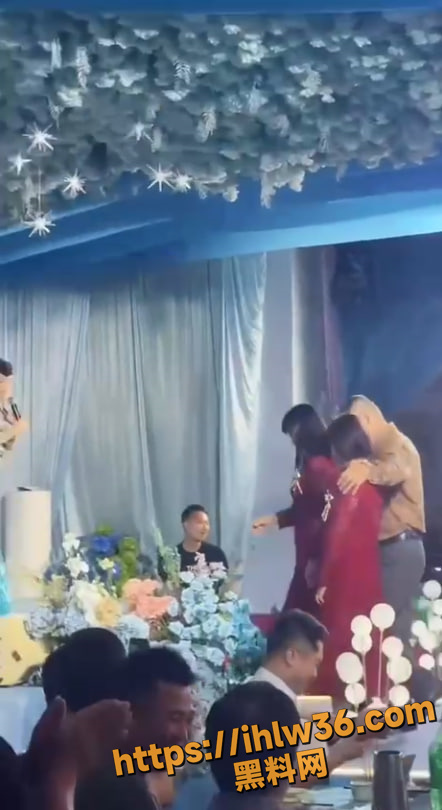 广东人结婚名场面流出 儿子结婚直接把大小老婆一起带上场 这才是真正的人生赢家!