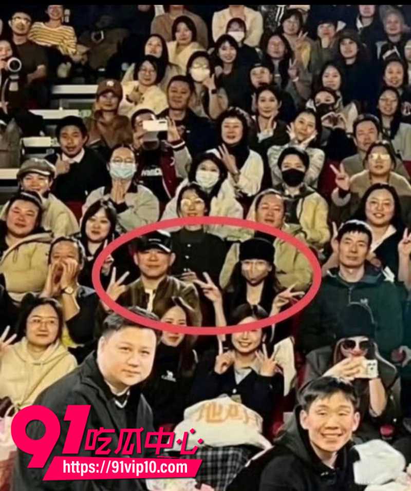国内男明星胡彦斌和女友易梦玲冲上微博热搜第一从马尔代夫海边激吻到2026年零互动两人疑似分手27 国内男明星胡彦斌和女友易梦玲冲上微博热搜第一从马尔代夫海边激吻到2026年零互动两人疑似分手27