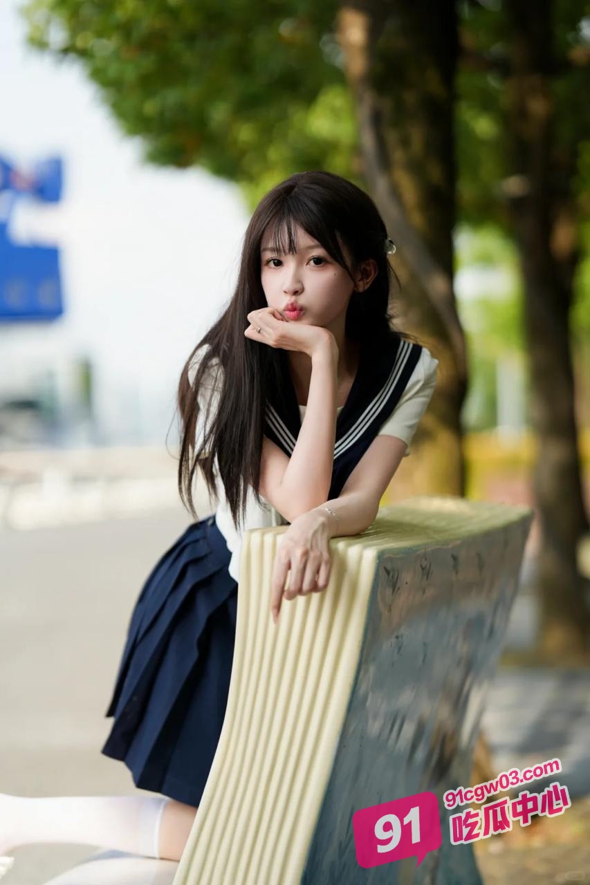 00后清纯妹子冯丽丽被金钱诱惑 穿水手服背着男友约炮 超听话小母狗被操现场！