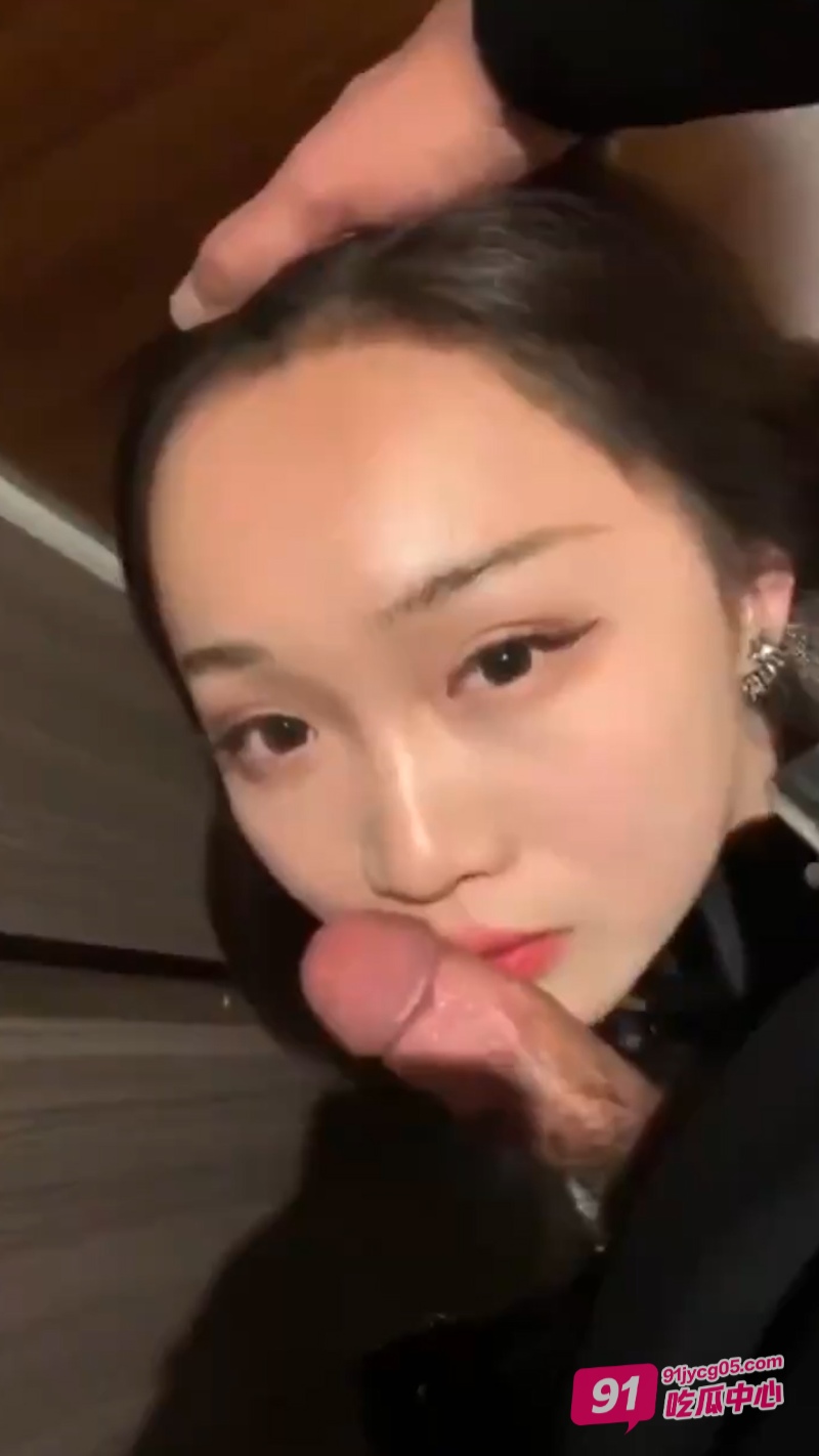 高颜值少妇口交合集 胯下口舌侍奉M属性爆棚 满脸潮红淫荡至极