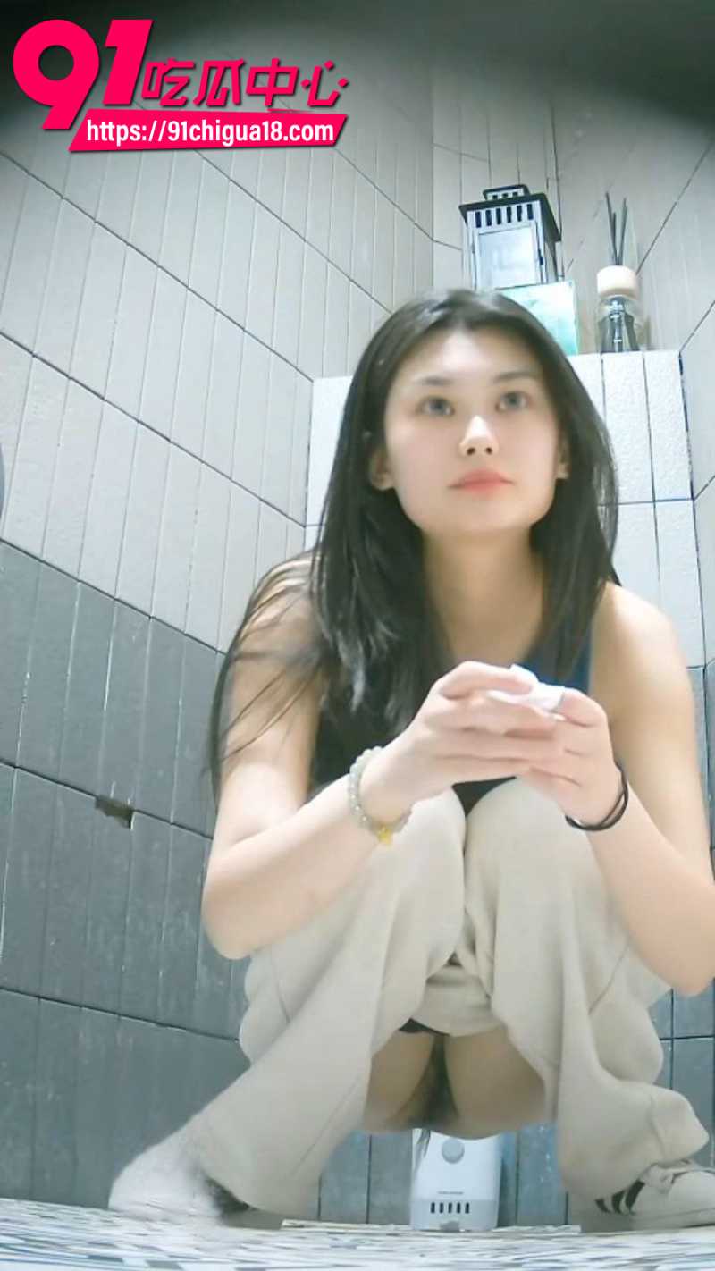 厕拍大神在商场女厕所安装针孔摄像头偷拍双视角3 厕拍大神在商场女厕所安装针孔摄像头偷拍双视角3
