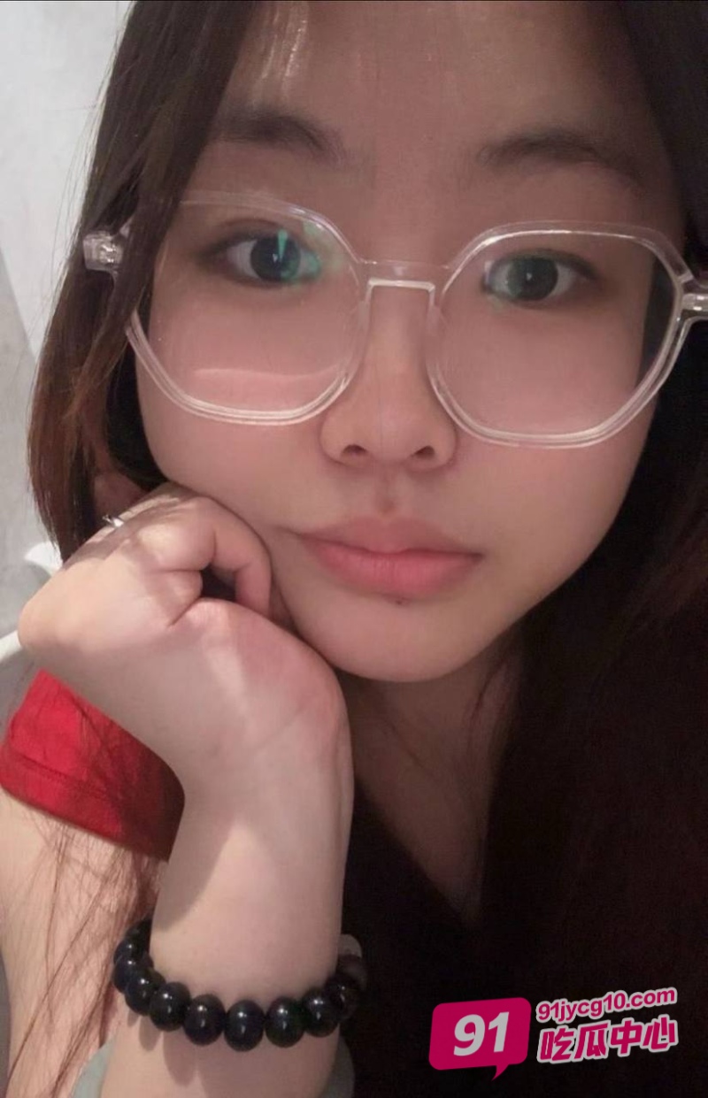 弟弟拜托好友试探亲姐 意外发现姐姐是彻头彻尾的骚母狗! 配图3