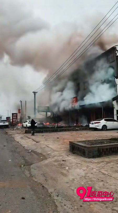 湖北烟花爆竹门店爆炸现场8 湖北烟花爆竹门店爆炸现场8