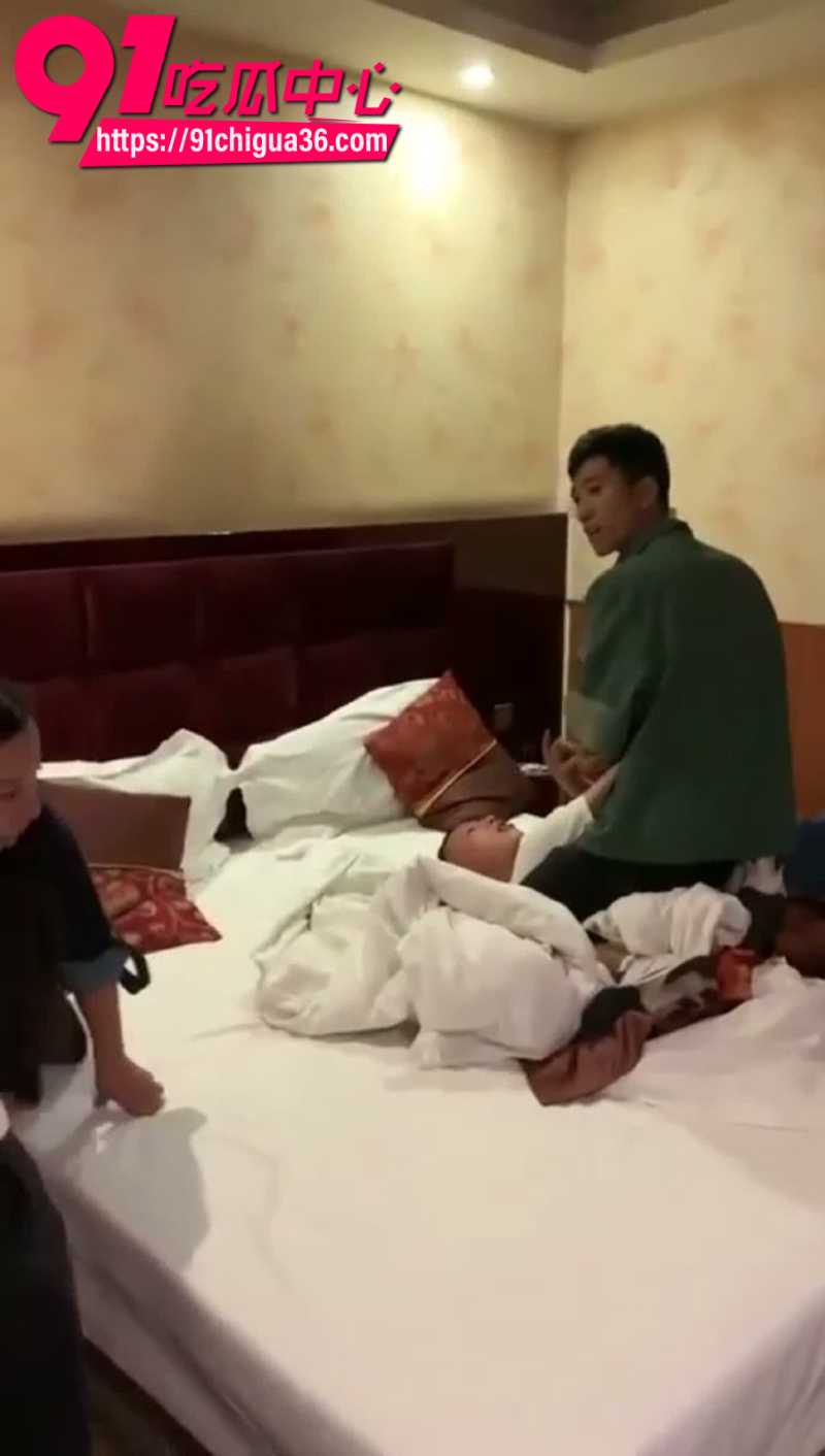 已婚少妇520出轨偷情被老公抓奸暴打2 已婚少妇520出轨偷情被老公抓奸暴打2