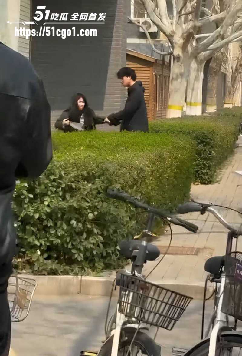 河北沧州师范学院女生脚踏两条船被当场抓包1拷贝 河北沧州师范学院女生脚踏两条船被当场抓包1拷贝