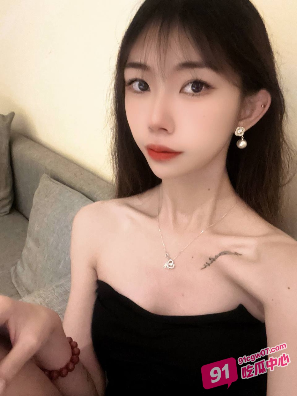 男友视角看各大高校反差婊高潮浪叫合集 女神只是保护色 一见肉棒现原形