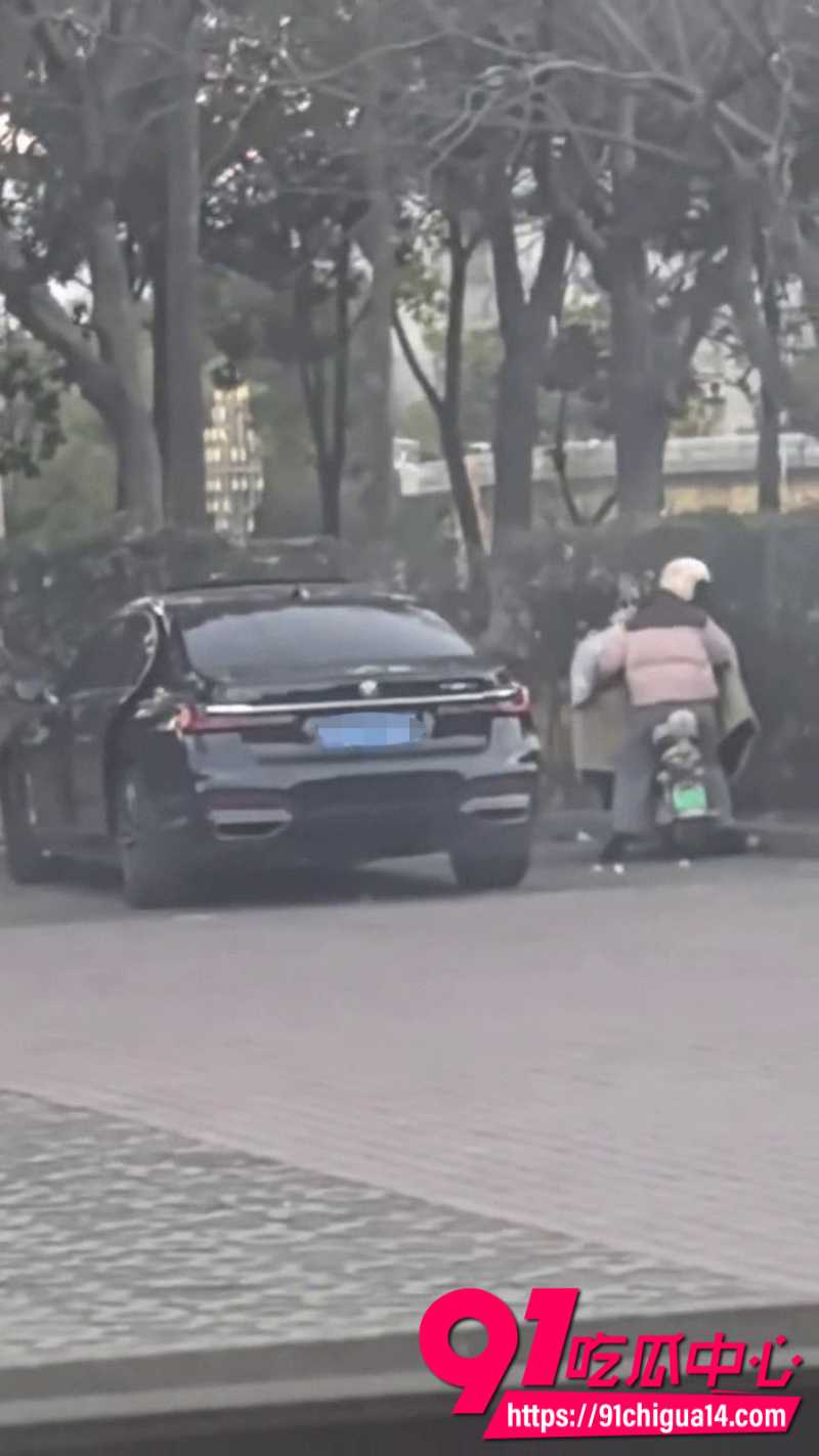瓜友投稿路边偶遇最新嫖娼方式骑电动车上门路边车震9 瓜友投稿路边偶遇最新嫖娼方式骑电动车上门路边车震9