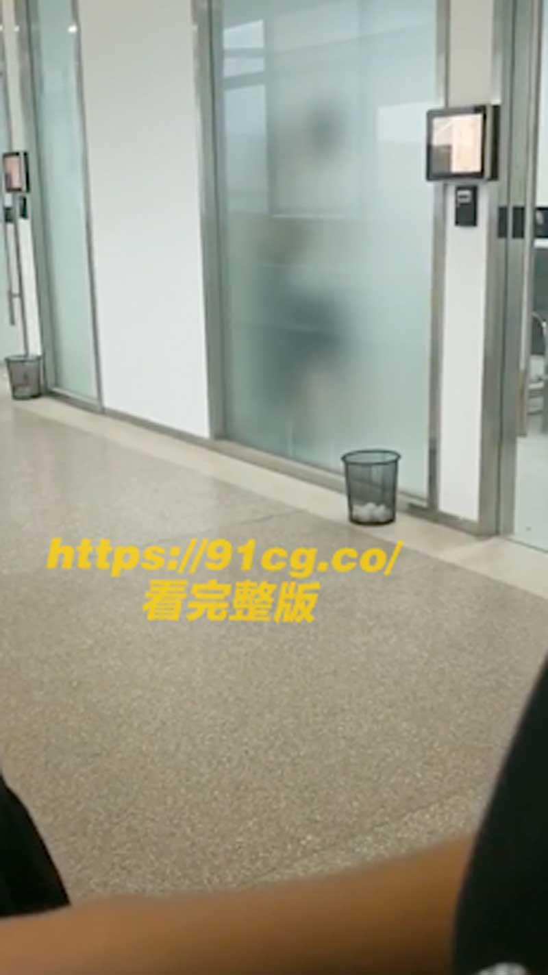 太欲了!河南新乡某医学院情侣直接在图书馆内开啪,停不下来