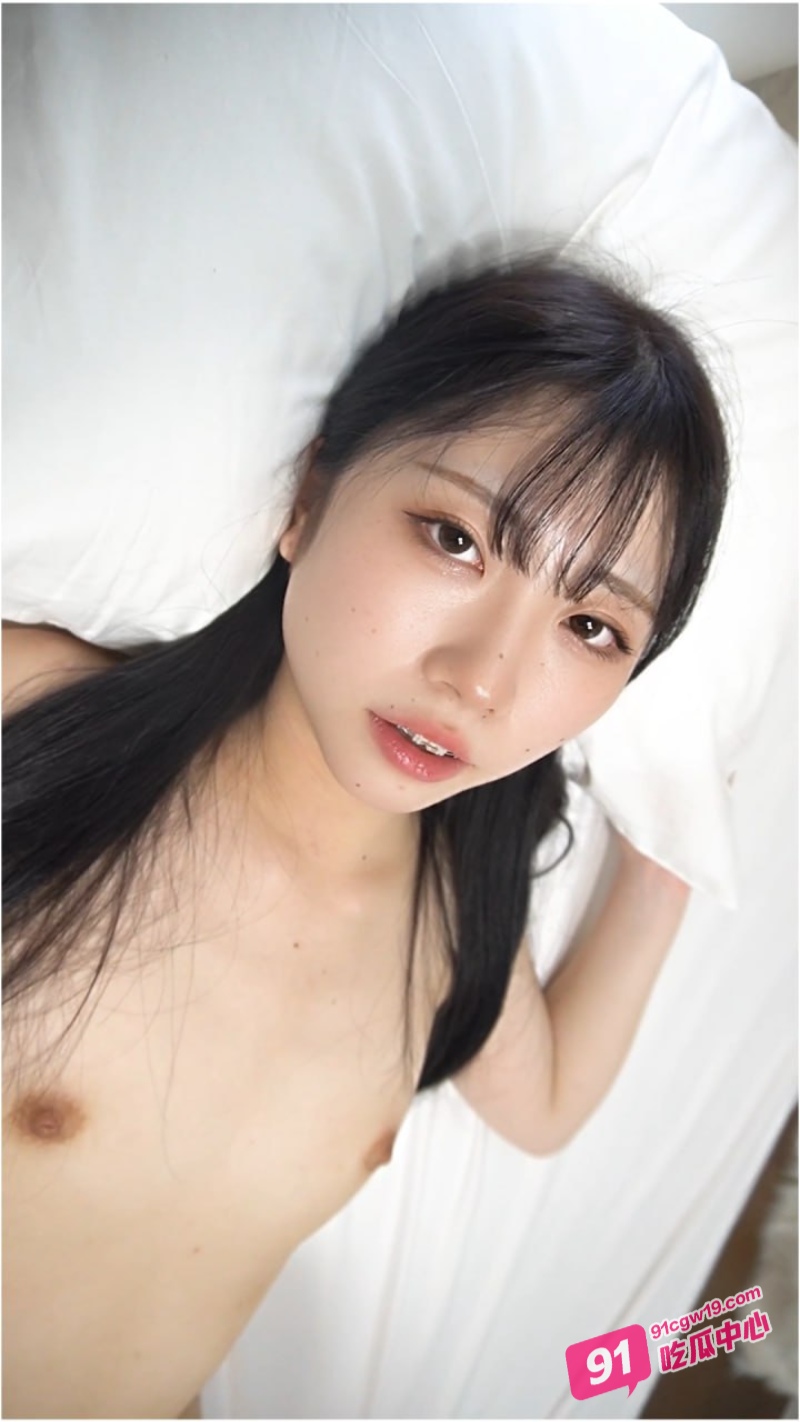 艺术学院校花爱美娜不雅视频曝光 主动跪舔男友大jj淫荡至极 配图2