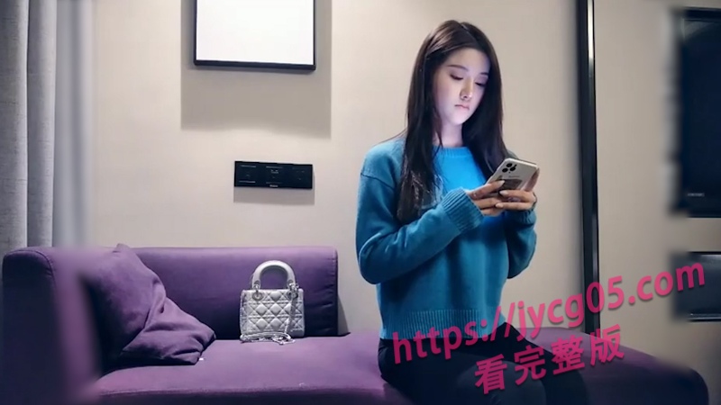 约到神似欧阳娜娜的外围妹子！被探花大神大力后入～ 配图