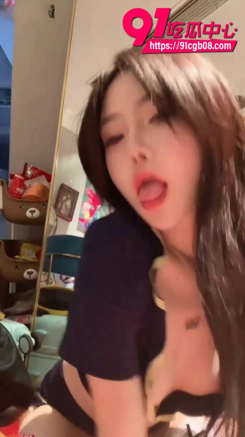 Song老师网袜女警火辣自慰,叫爸爸3 Song老师网袜女警火辣自慰,叫爸爸3
