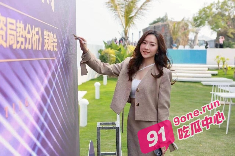 12_W_800px.jpg