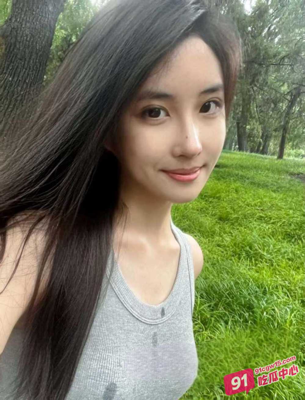 现实版美女与野兽 高颜值大学生丁佳被油腻男落地窗前爆操 纤细的腰肢承受着200斤的冲击！