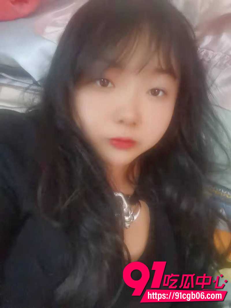 网友投稿曝光 昆明护士李芳 自拍揉奶抠逼视频流出 黑森林骚穴汁水横流!