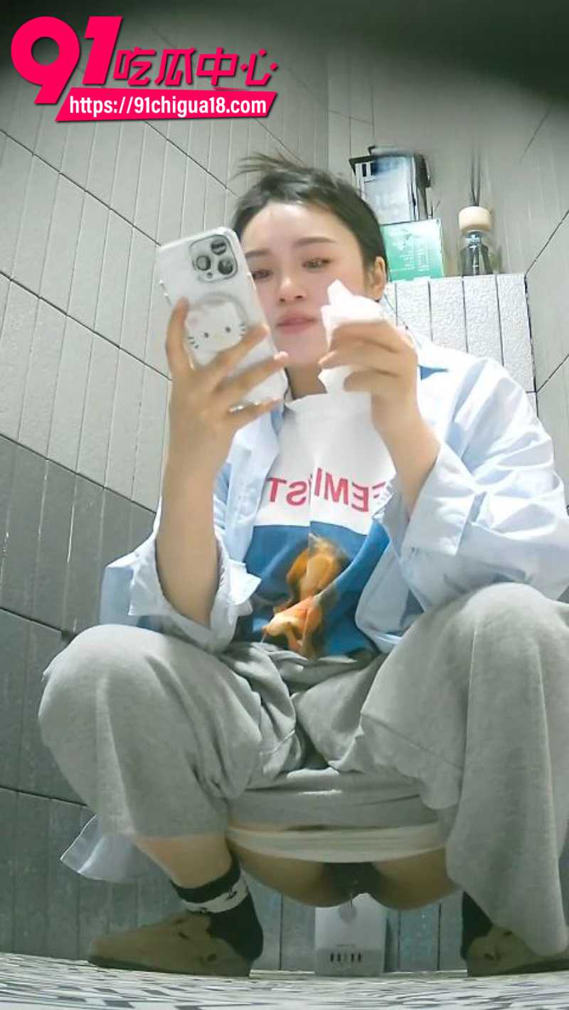 厕拍大神在商场女厕所安装针孔摄像头偷拍双视角1 厕拍大神在商场女厕所安装针孔摄像头偷拍双视角1