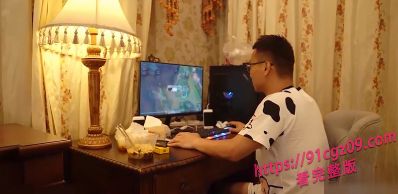 AI明星换脸唐嫣 性感姐姐卡在洗衣机里求助 结果上演解救肉搏战!