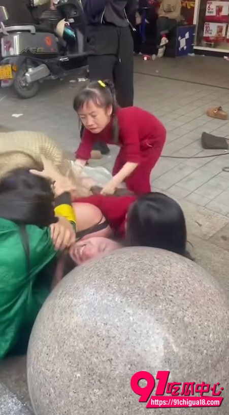 惠州惠阳女子街头互殴现场2