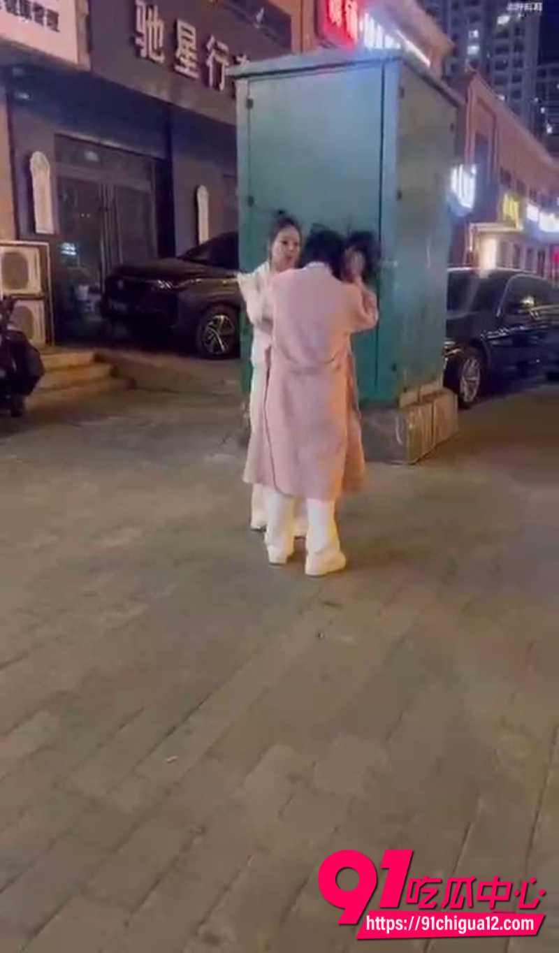 原配街头怒抓小三1 原配街头怒抓小三1