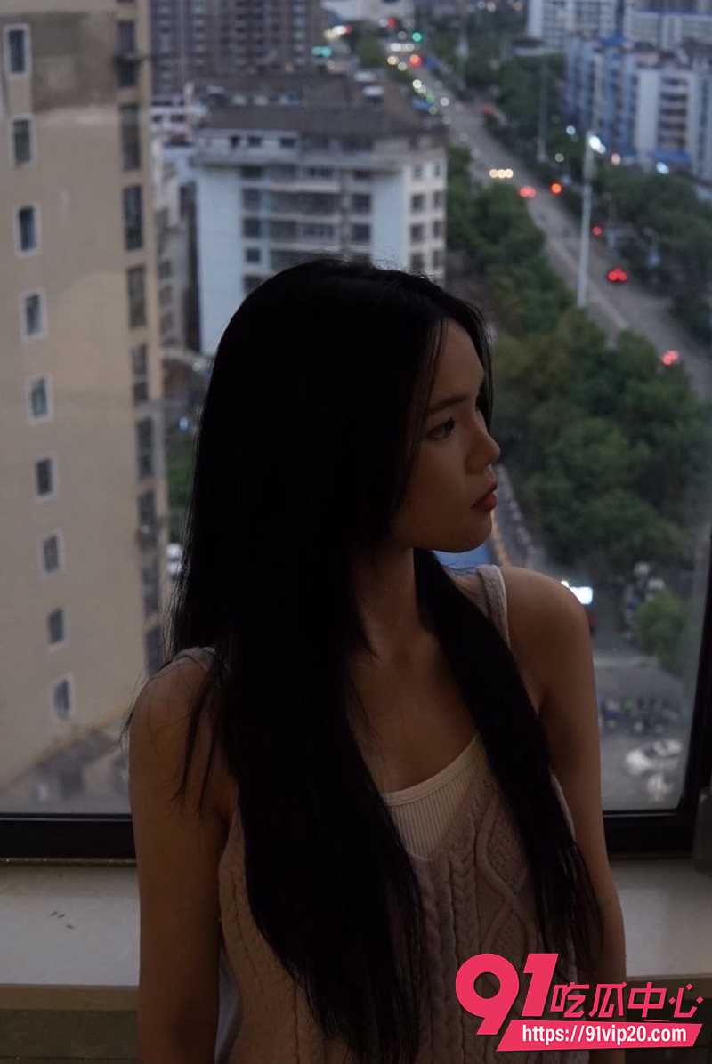 北京情侣浴室不雅泄密 淫荡女友黑丝吊带配白丝蝴蝶结 被按头深喉中出！