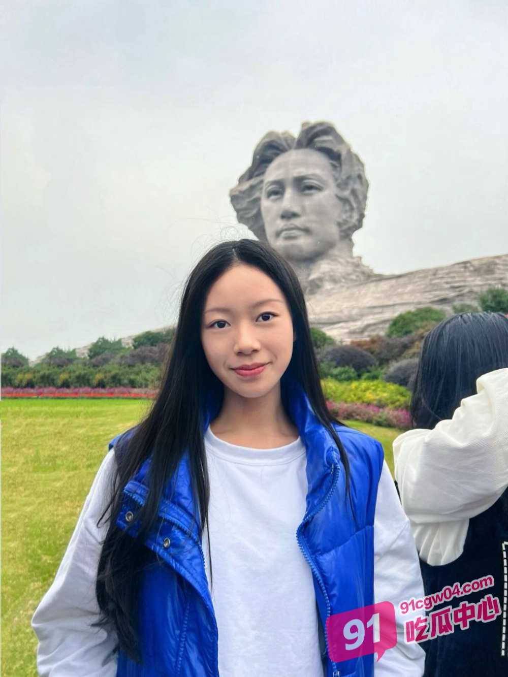 姐弟乱伦~背着姐夫送姐姐情趣内衣 “我都没给你姐夫这么穿过呢”