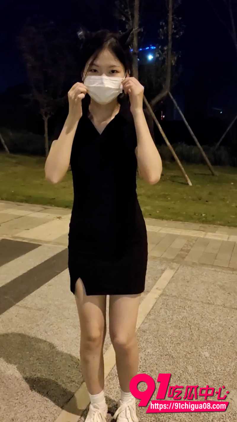 成都双流深夜街头23岁公司前台少女为土豪哥Fxxc77高价定制裸体露出 湿得一塌糊涂!