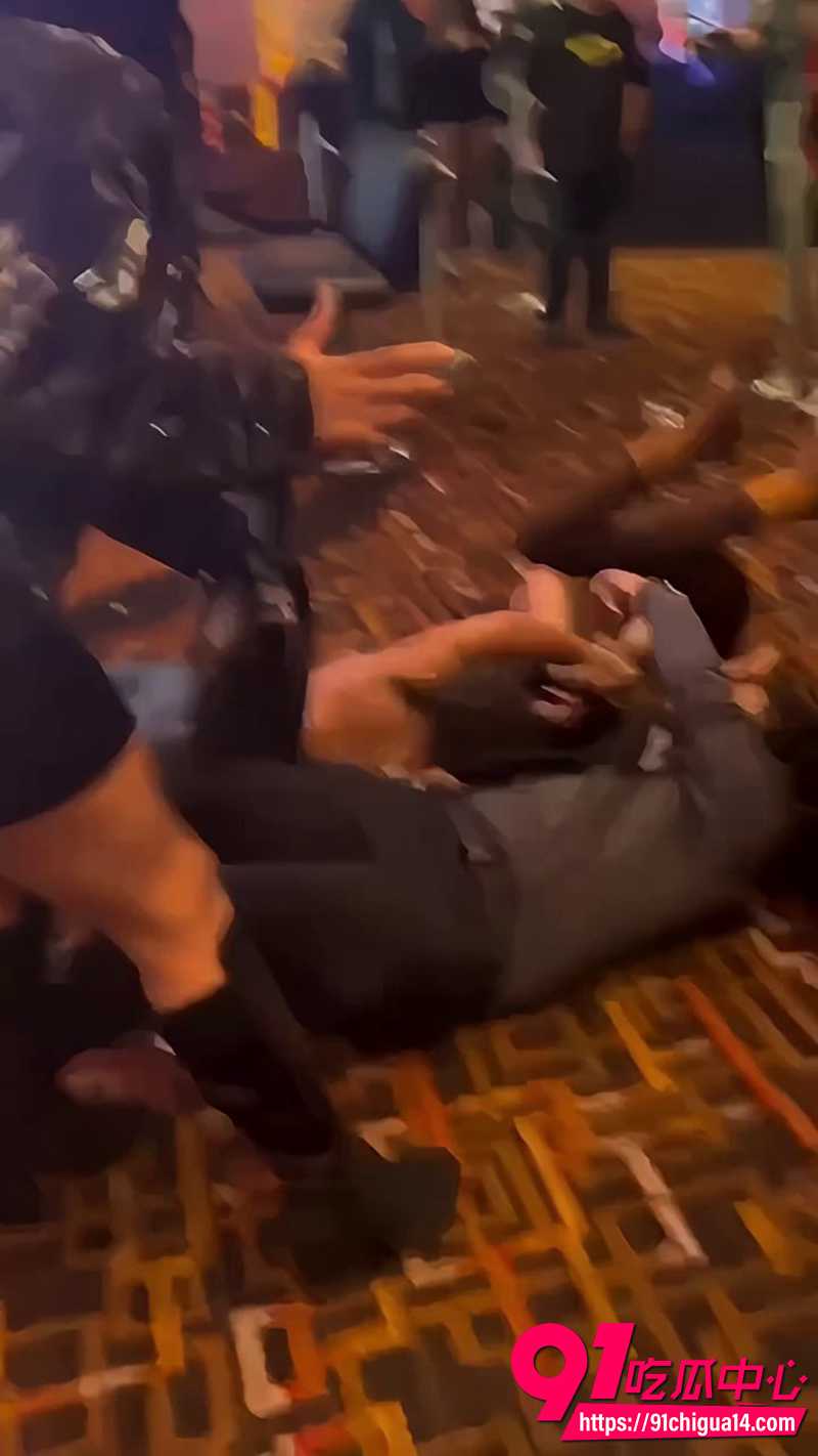 老黑1V4 3