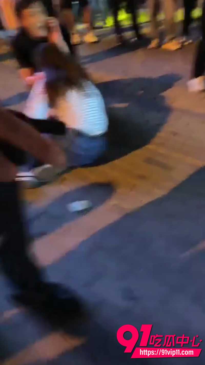 情侣嘲讽骑手不如狗事件 7 情侣嘲讽骑手不如狗事件 7