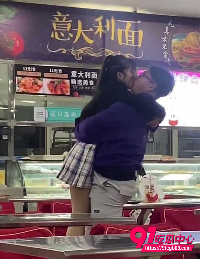 哈理工荣成学院食堂 情侣上演惊天淫戏 2