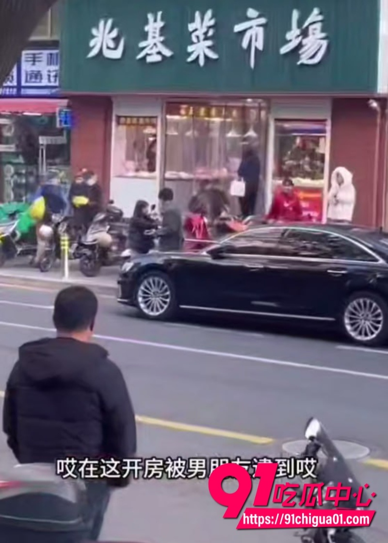 女友谎称跟朋友吃饭,实则出去酒店开房1 女友谎称跟朋友吃饭,实则出去酒店开房1