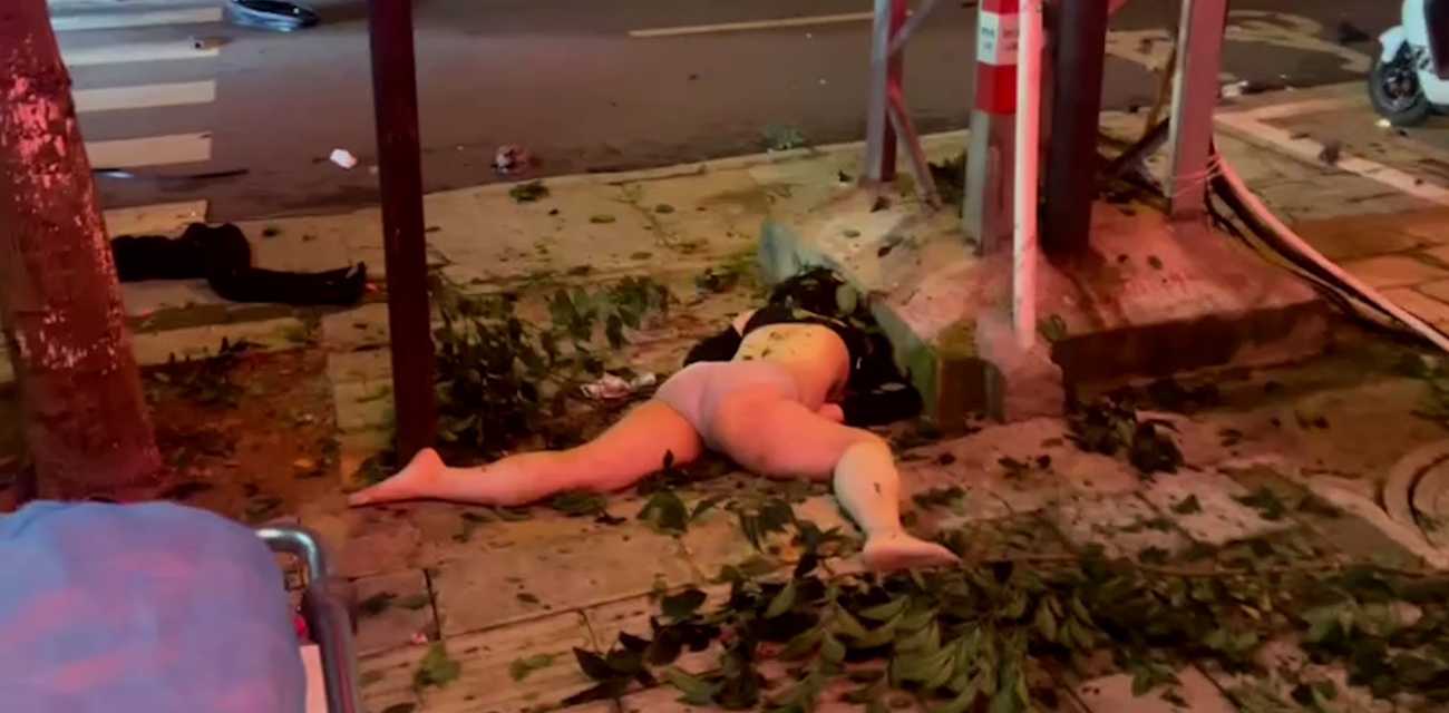 血腥慎入！云南砚山县 锦华宾馆门口发生车祸 现场惨不忍睹