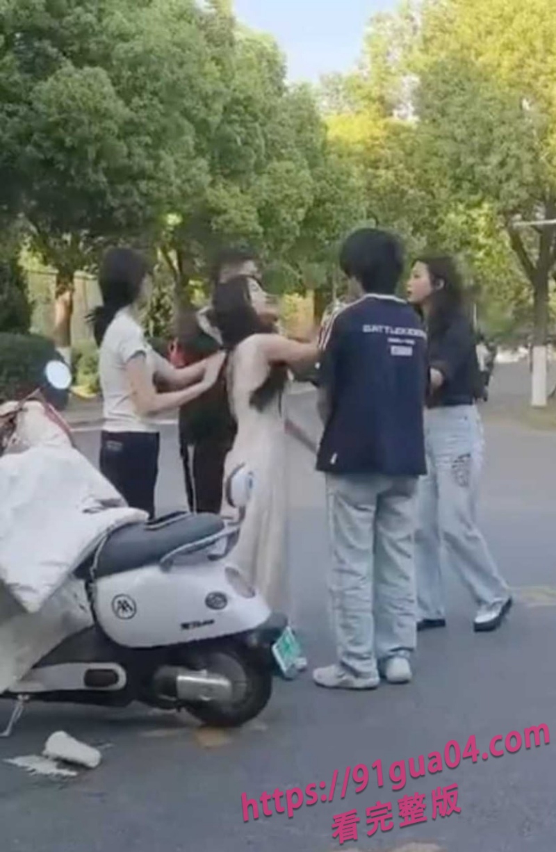 大庭广众4.jpg