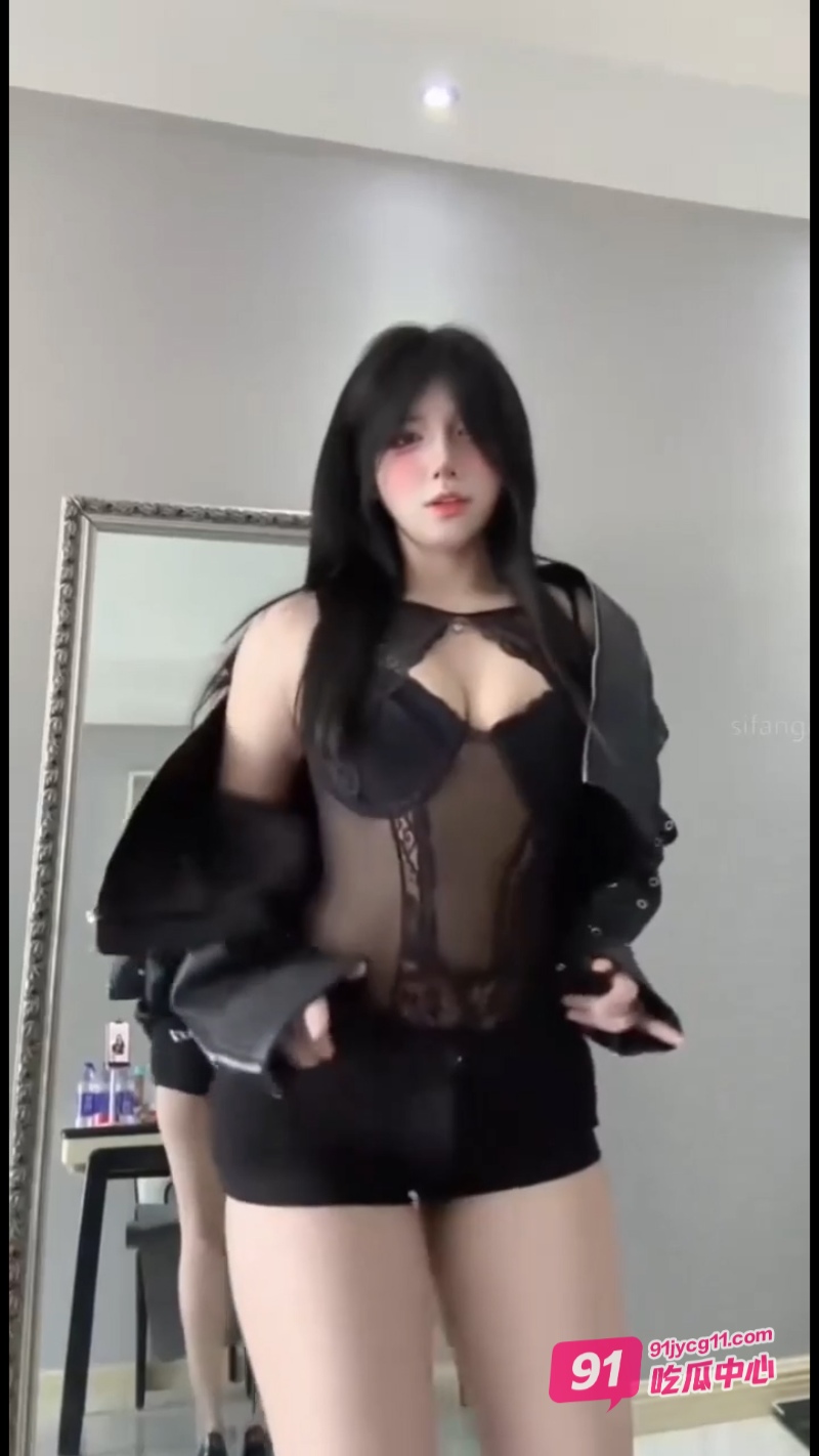 抖音巨乳幼幼酱 定制热舞福利 呻吟声十分动人 配图2