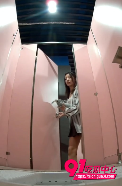 偷拍美女上厕所视频2 偷拍美女上厕所视频2