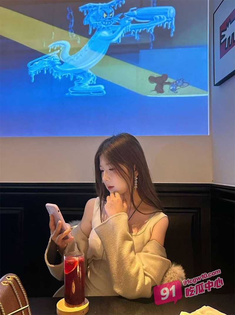 山东大一学妹陈佳欣 翘臀做爱视频遭前男友曝光 吃鸡样子太骚了！ 配图2