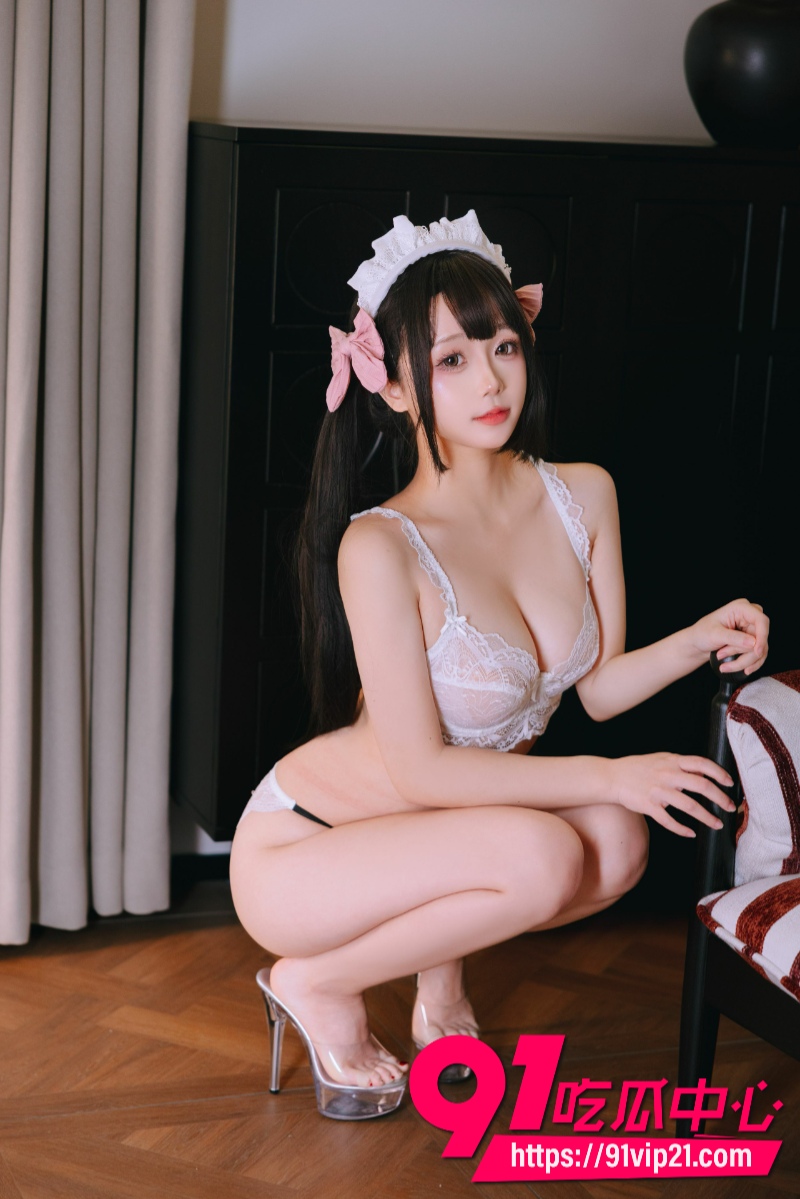 推特白嫩樱花妹日奈娇 身穿OL制服拍摄私密写真集 纤细性感的娇躯堪称极品炮架
