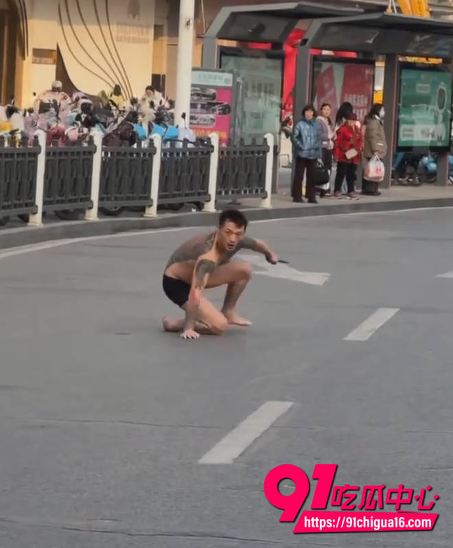 湖北纹身哥马路拦车现场4 湖北纹身哥马路拦车现场4