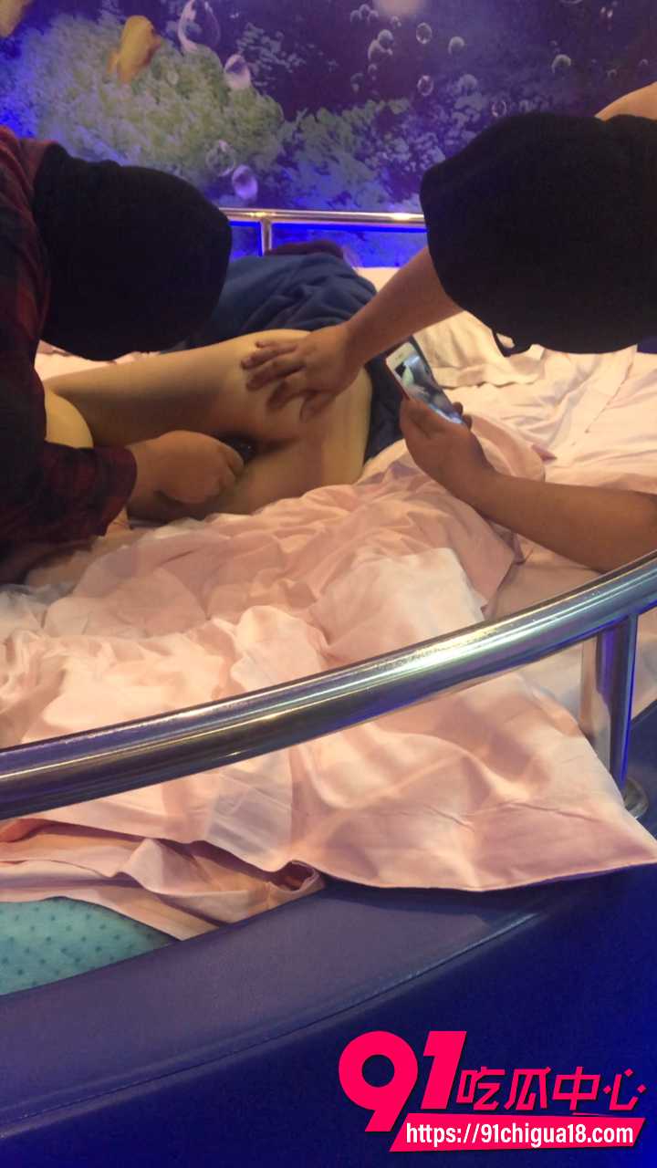 大二清纯妹子聚会喝迷药晕倒4