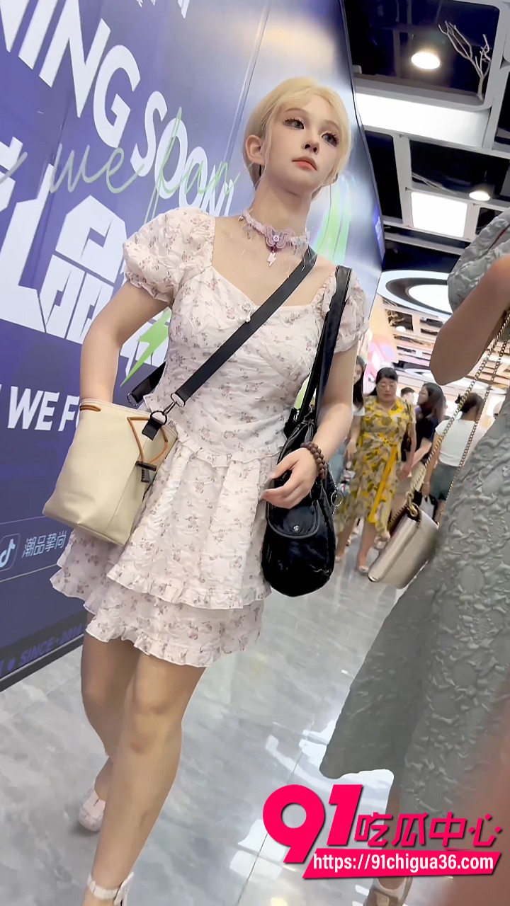 KFC抄底甜美混血学生妹2 KFC抄底甜美混血学生妹2