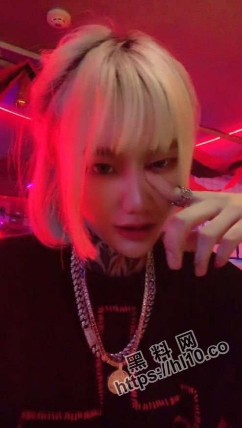 抖音说唱rapper[尔晴没吃饱]花臂纹身妹的啪啪视频 博主自行下场实锤！现已改名尔晴吃饱了！